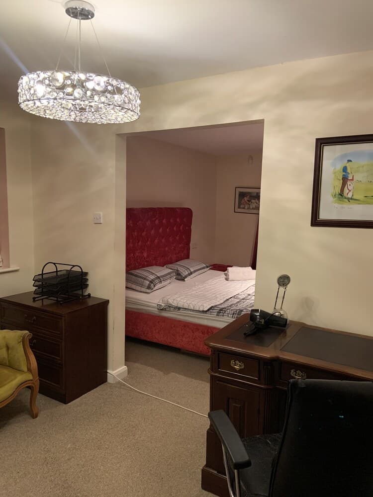 Captivating Bungalow With Garden in High Wycombe