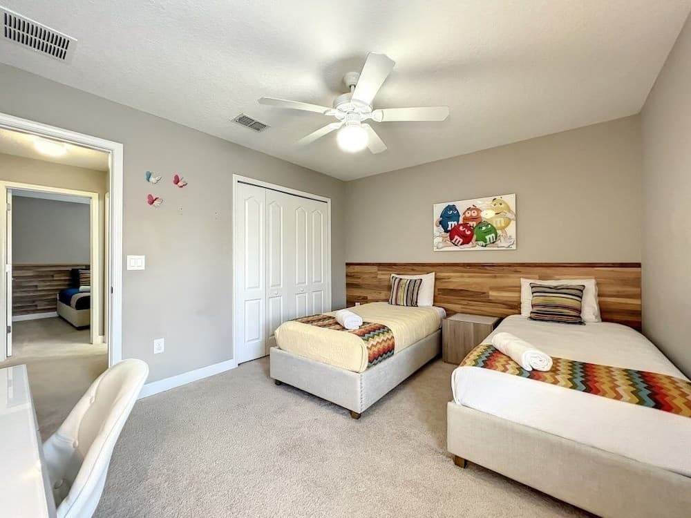 Fun At Paradise Palms 6 Bedroom Home by Redawning