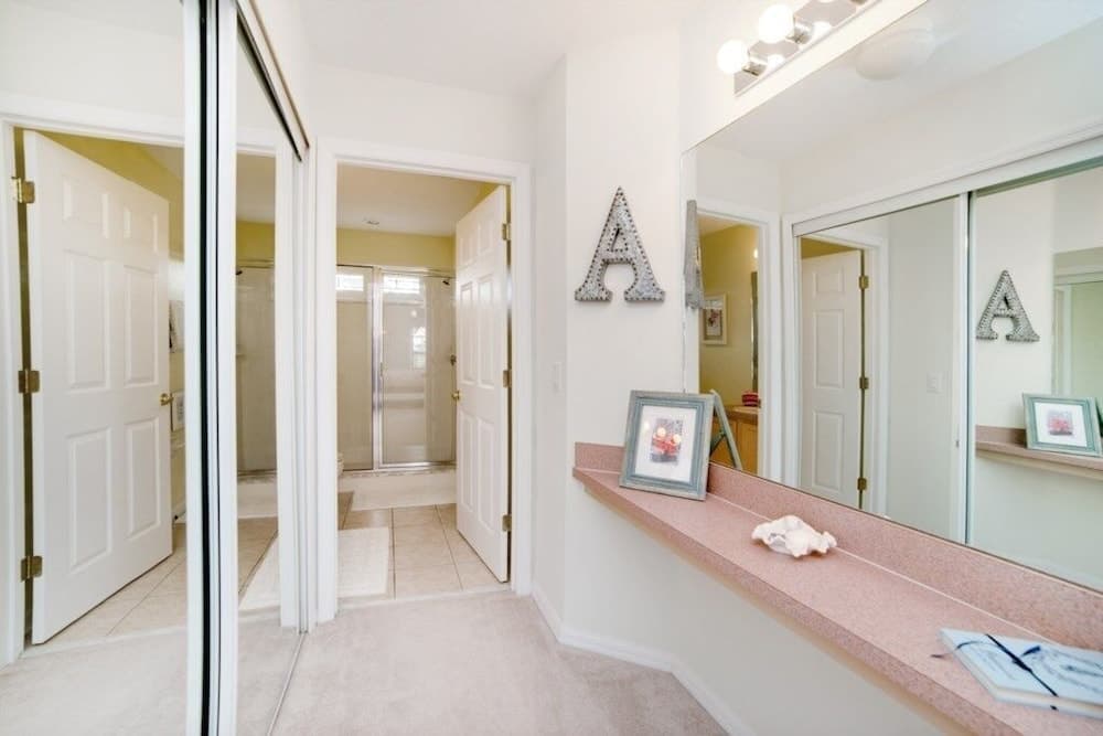 Happy Days At Calabay Parc 5 Bedroom Home by Redawning