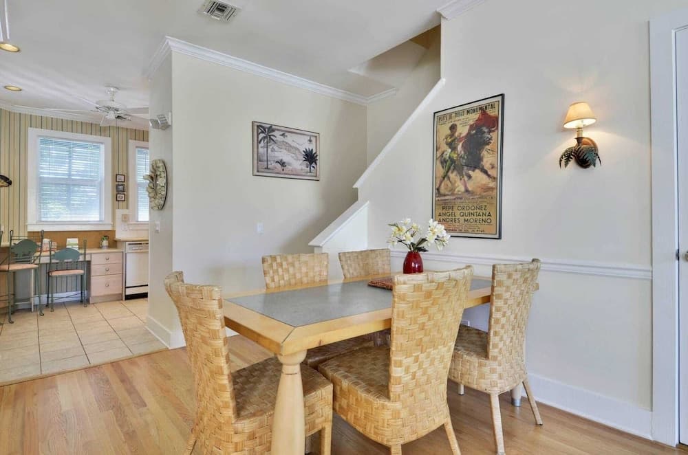 Tropical Dreaming by Avantstay 4 Blks to Beach! Private Pool!