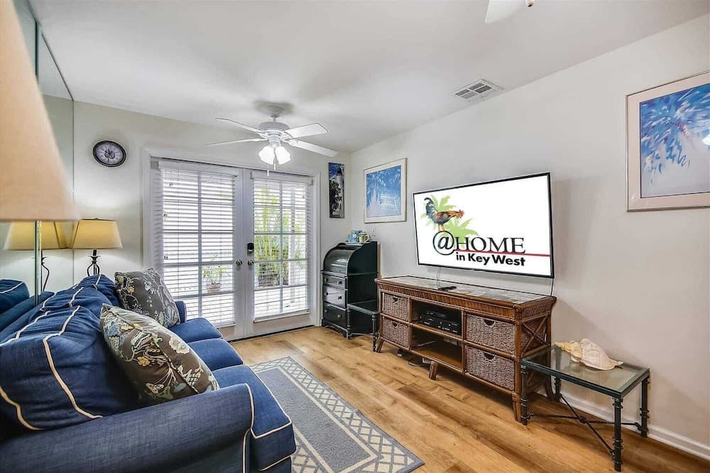 Always Your Paradise by Avantstay Shared Pool Near Zachary Beach! Month-long Stays Only