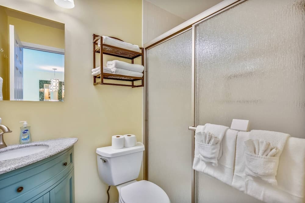 A Barefoot Retreat by Avantstay Great Location w/ Patio, Outdoor Dining and Shared Pool! Week Long Stays