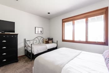 Scarlett by Avantstay Spacious Mountain Home w/ Gorgeous Views & Hot Tub