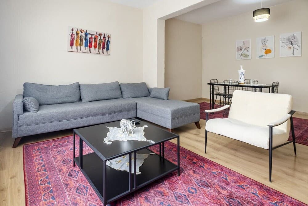 Superb Flat Close to Shooping Malls in Mecidiyekoy