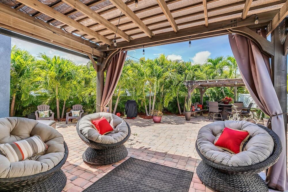 Upscale Private Home 10-min Walk to Canova Beach