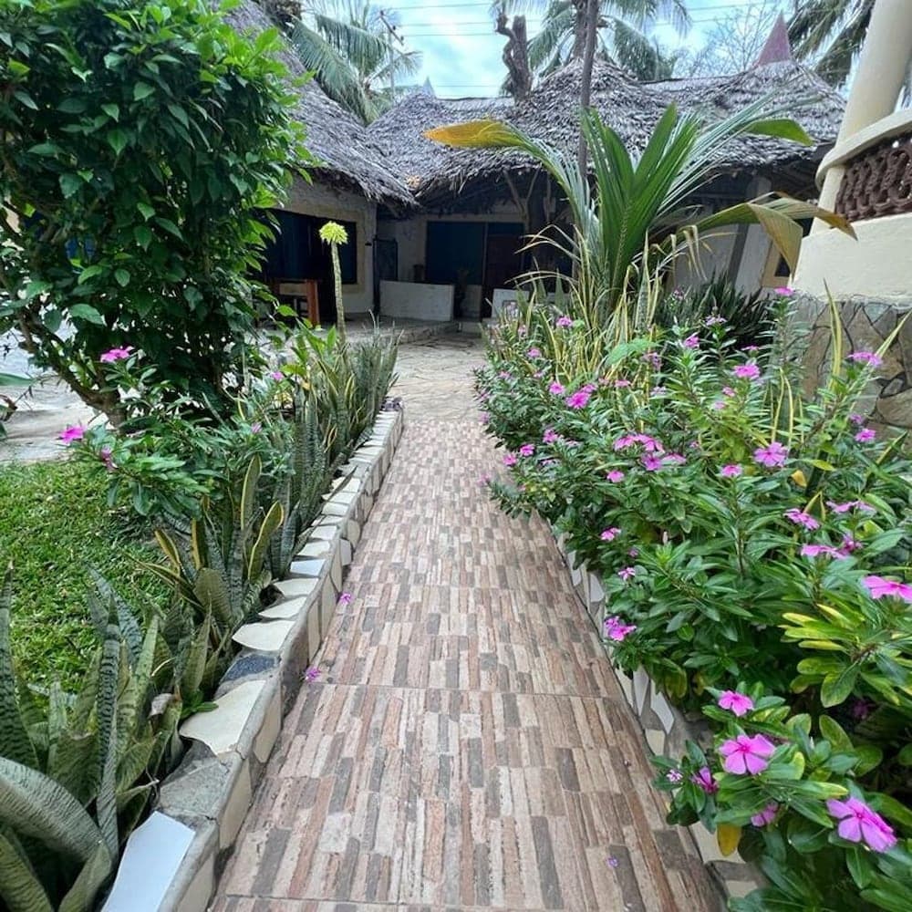 A Sentimental Villa With a Swimmingpool Near Beach