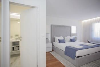 Liiiving -Luxury River View Apartment IX