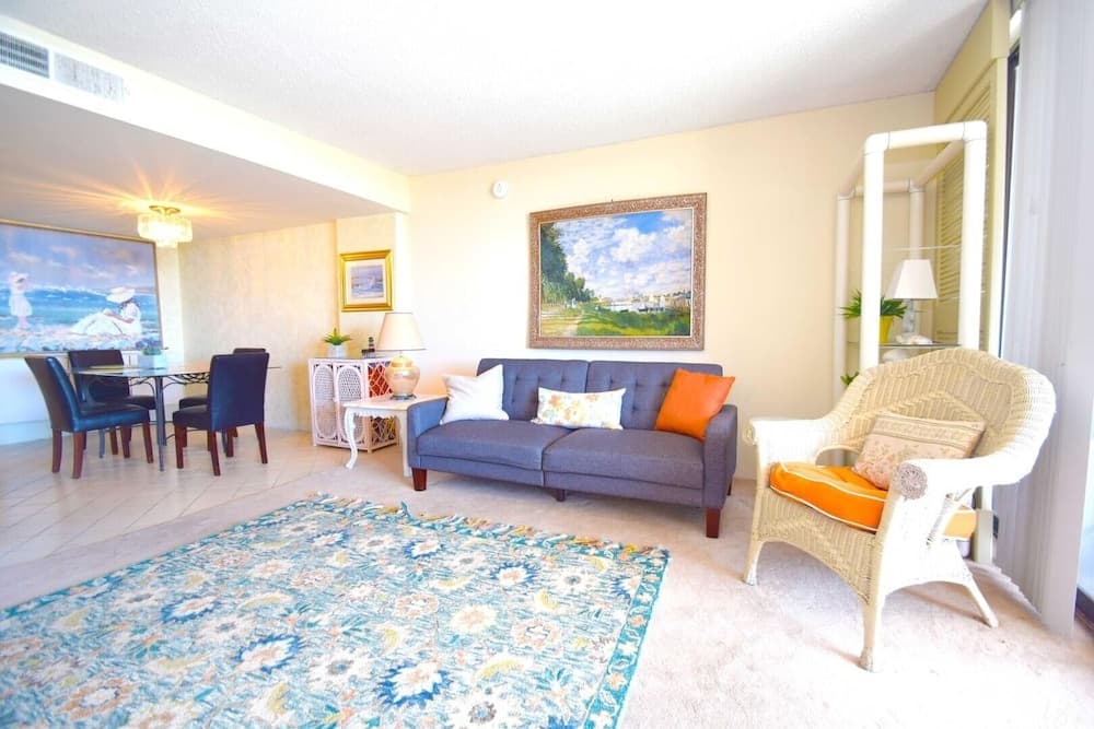 Fountainhead 209 1 Bedroom Condo by RedAwning