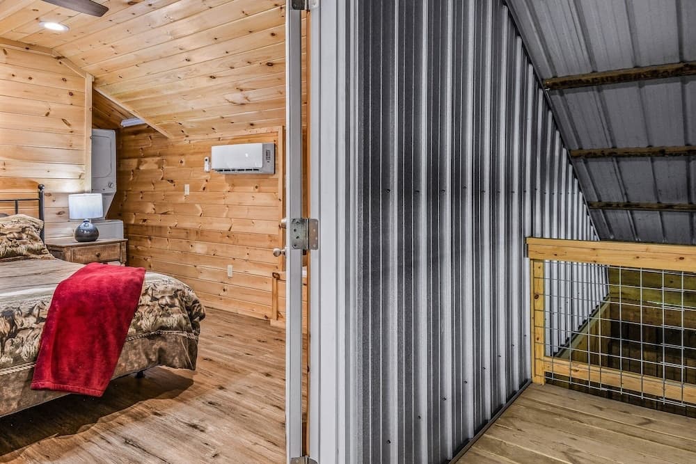 Double L Ranch 1 Bedroom Farmhouse by RedAwning