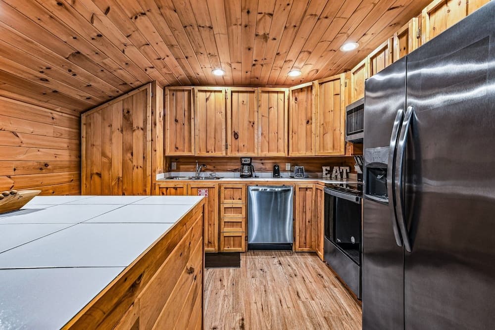 Double L Ranch 1 Bedroom Farmhouse by RedAwning