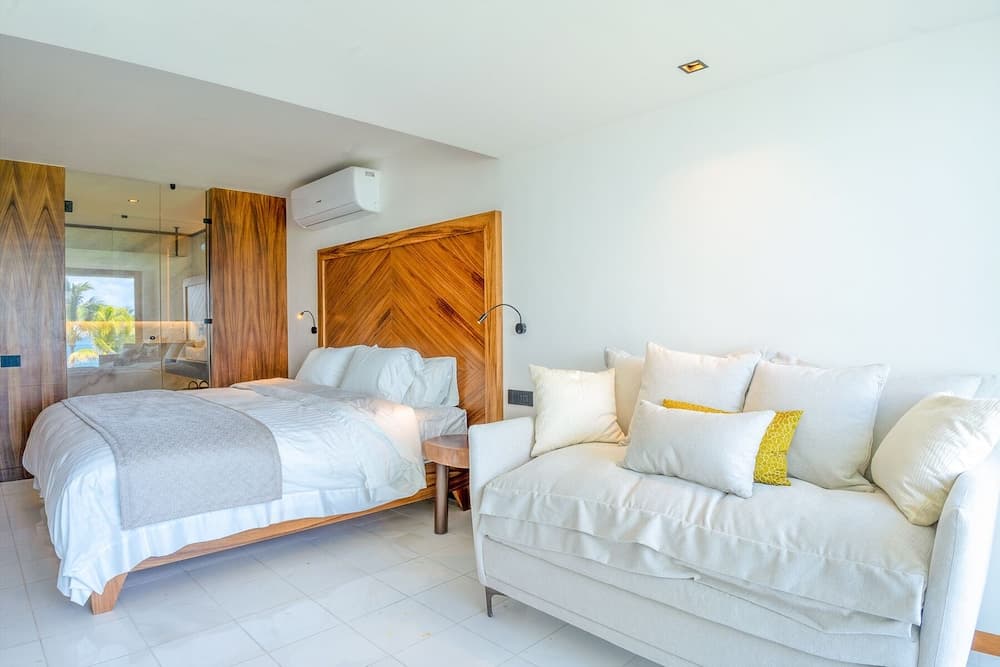 Luxury beachfront villa at Nizuc