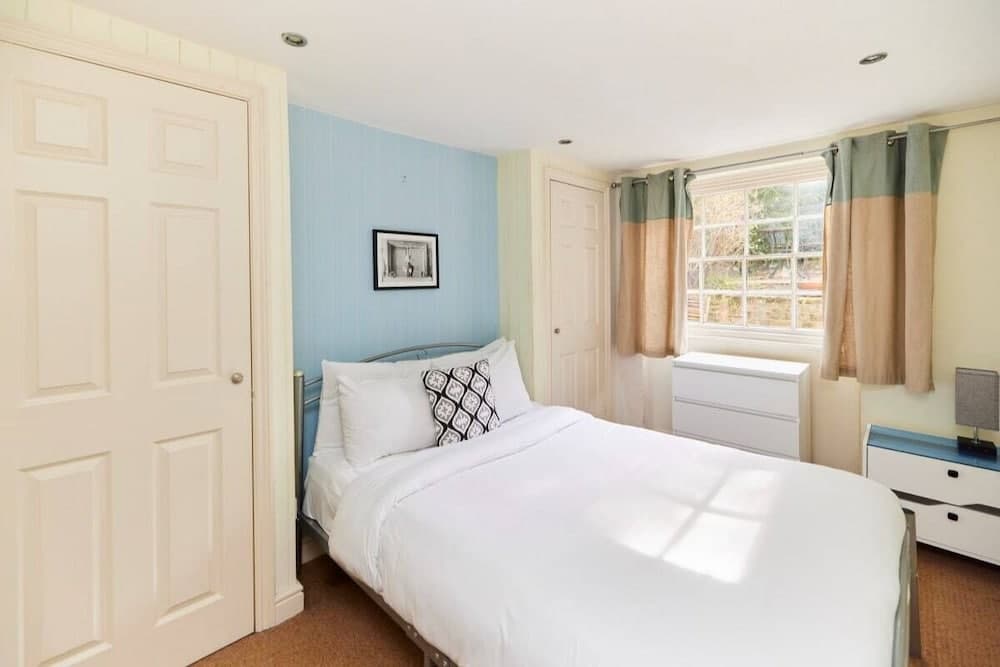 The Myddelton Square Garden Den - Tempting 2bdr Flat With Garden