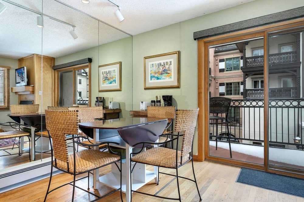 Lifthouse 306, Studio Condo