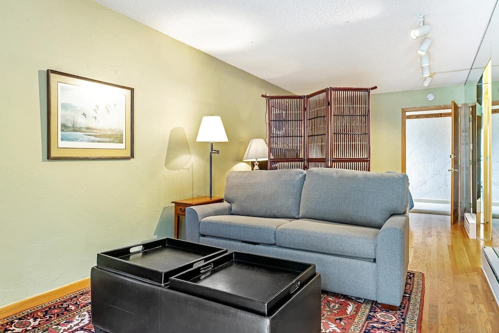 Lifthouse 306, Studio Condo