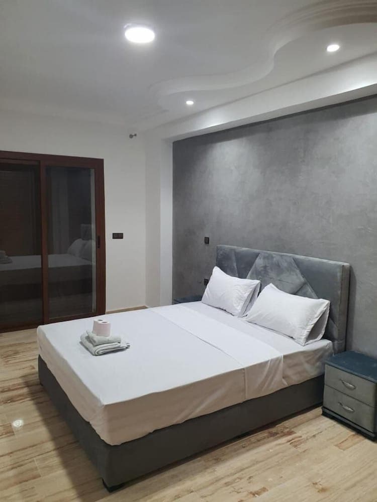 Les Belles Residences E