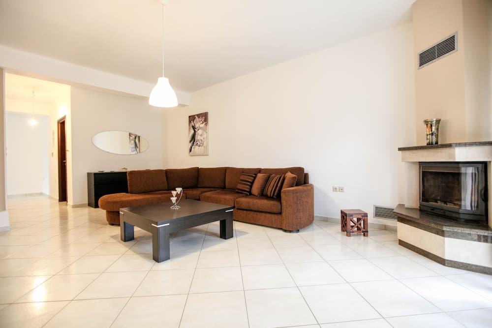 Meteora's Secret Garden House 2