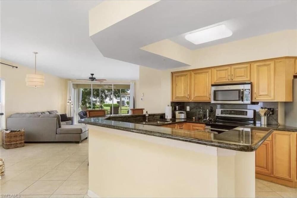 Carlton Lakes Cedar Springs #101