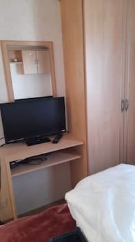 Spacious 3 Bedrooms TV in Each Room Decking