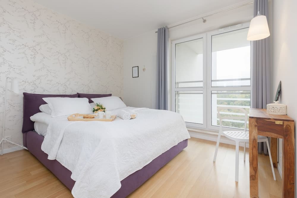 Apartment With Balcony Wolska by Renters