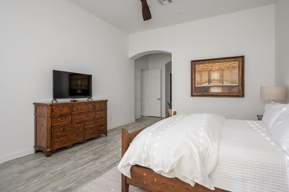 Casa Highland 3 Bedroom Home by RedAwning