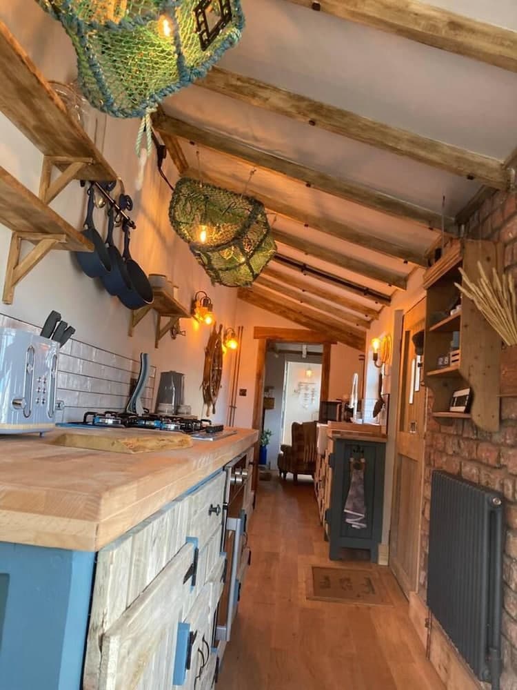 Stunning Quirky 2-bed Cottage in New Brighton