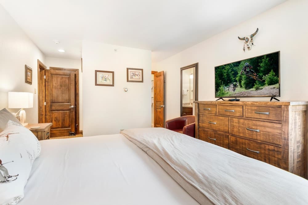 Westwind 207 2BD 2BA Plat Condo