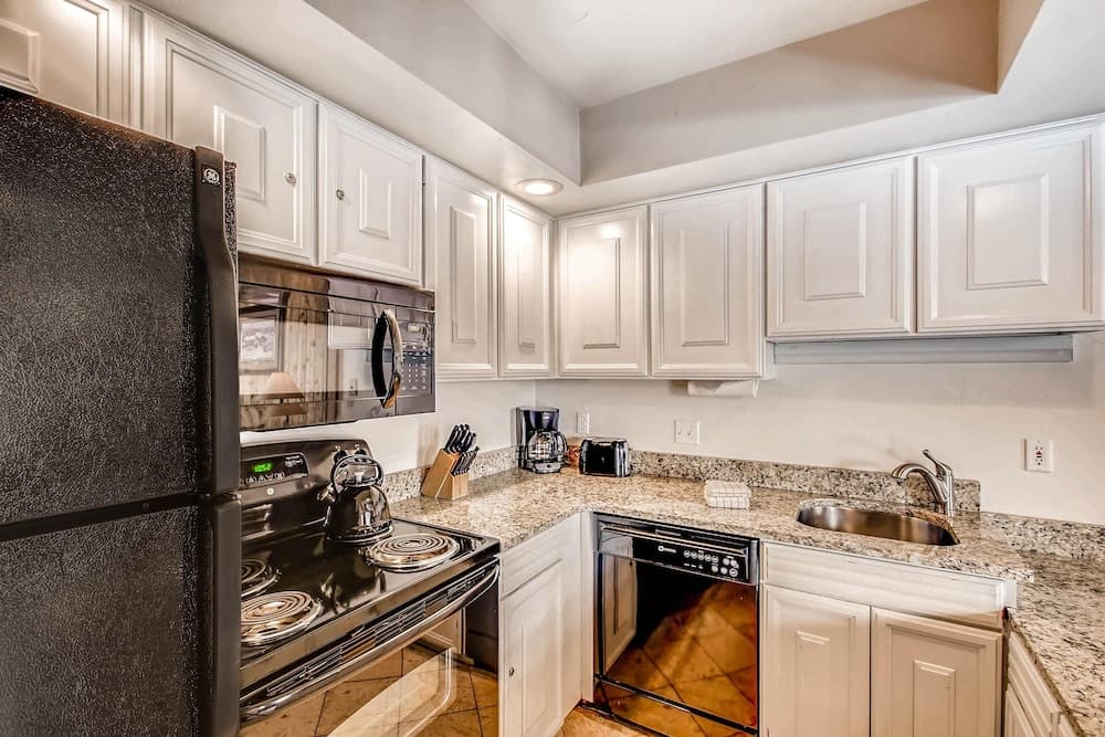 Westwind 403 1BD 2BA Gold Condo