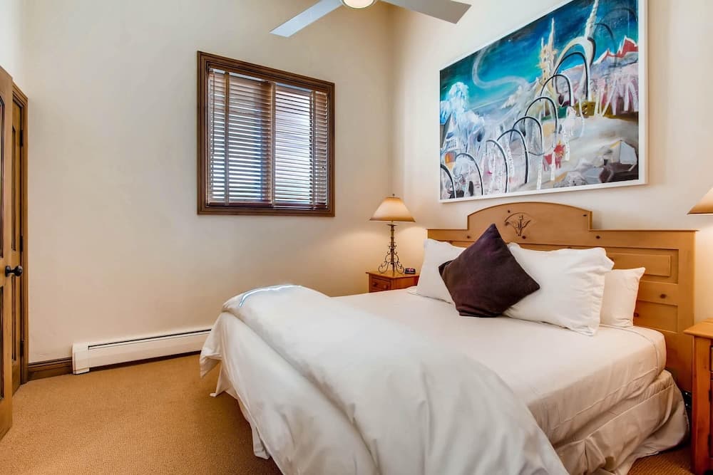 Westwind 404 3BD 3BA Plat. Condo