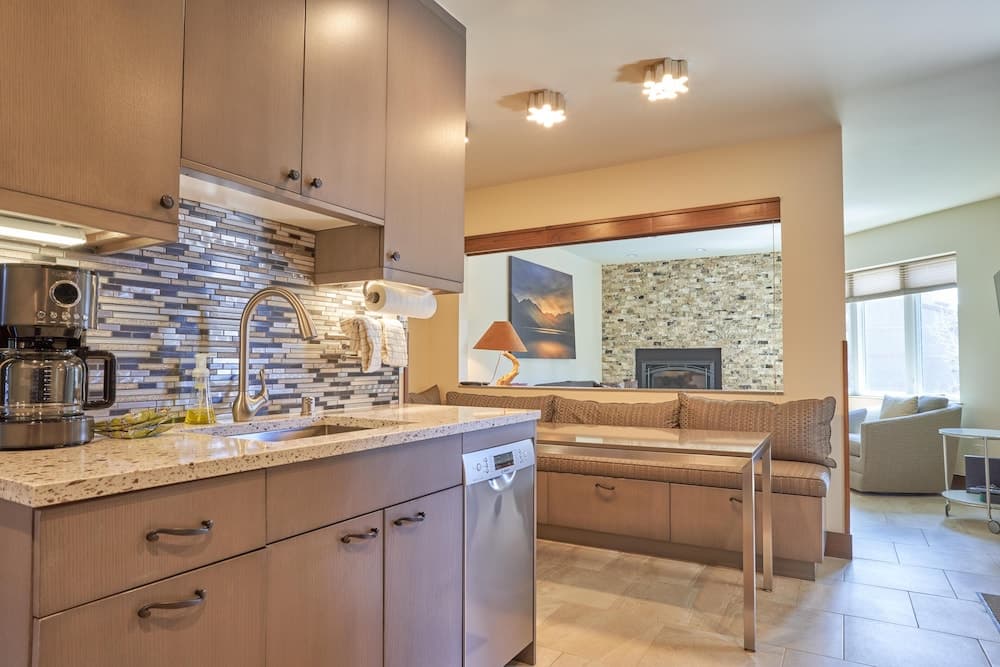 Westwind 303 1BD 1BA Plat. Condo