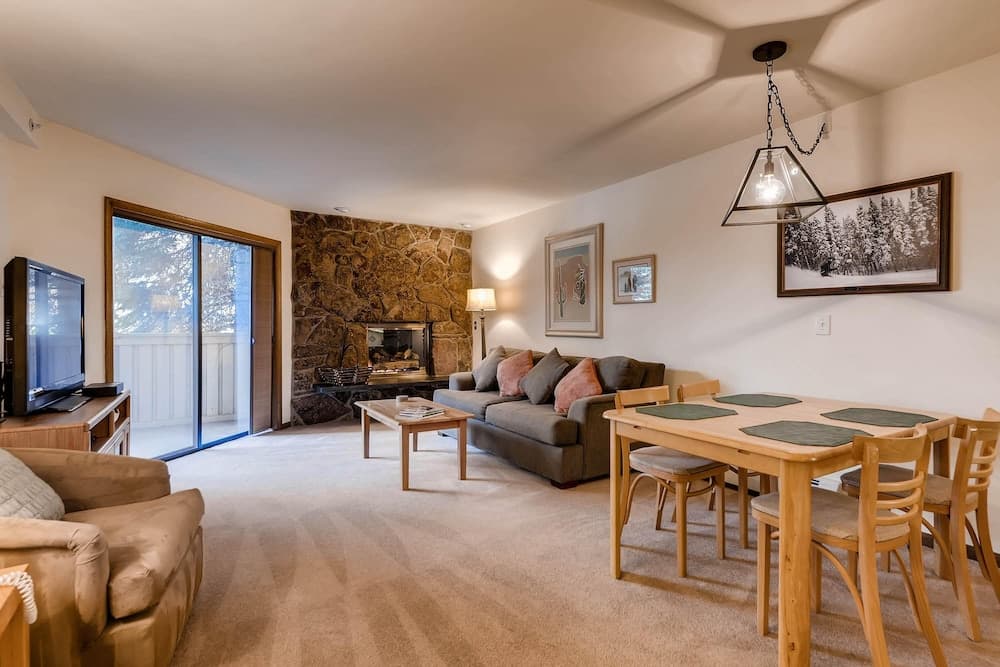 Westwind 109 1BD 1.5ba Gold Condo