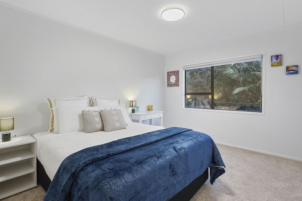 Spacious Family Home - Backyard-Mt-Views