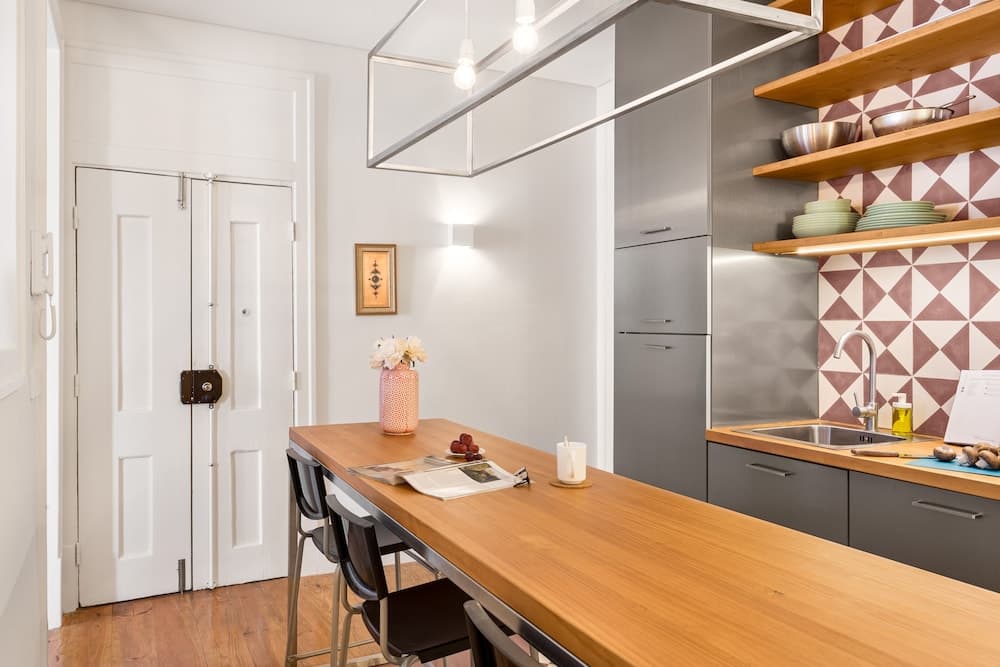 Altido Elegant Bica Apartment In Historical Centre