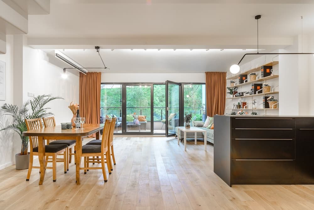 Lumina cozy 2-level apart with terrace