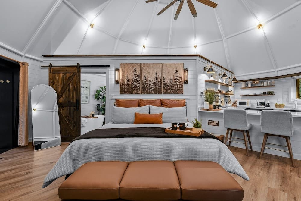 Dream Catcher 1 Bedroom Home by RedAwning