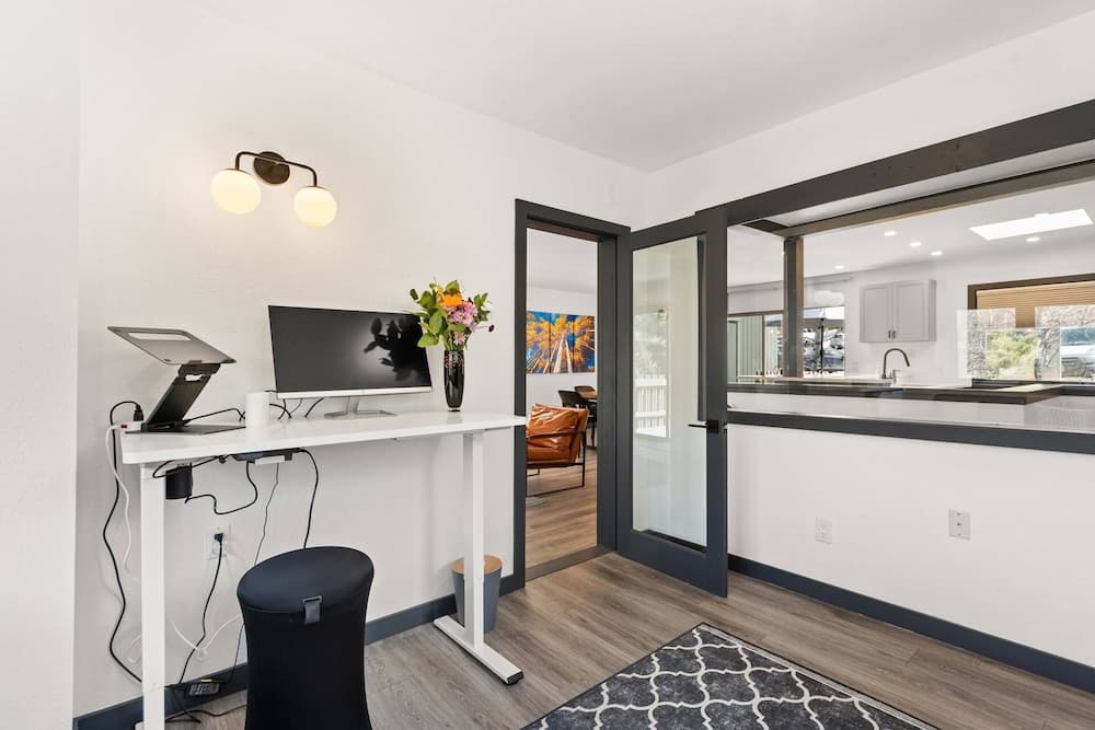 Snowmass Modern 3 Bedroom w/ Hot Tub 251