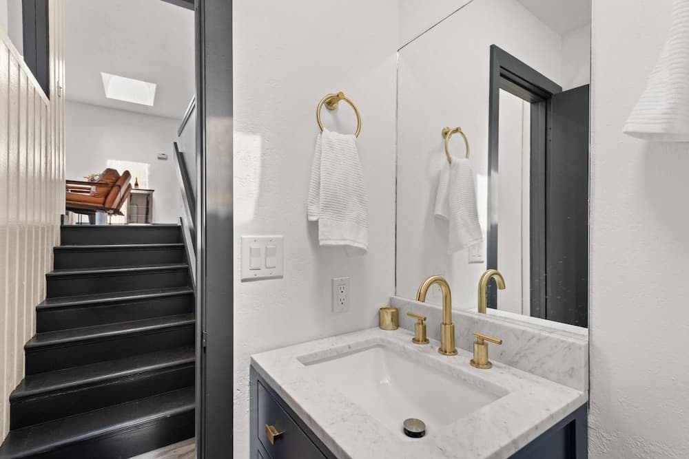 Snowmass Modern 3 Bedroom w/ Hot Tub 251