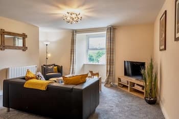 Host Stay Chapel Race - Slit Wood