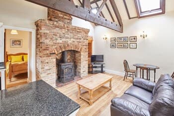 Host Stay Primrose Cottage