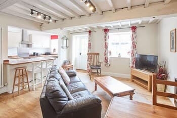 Host Stay Daisy Cottage