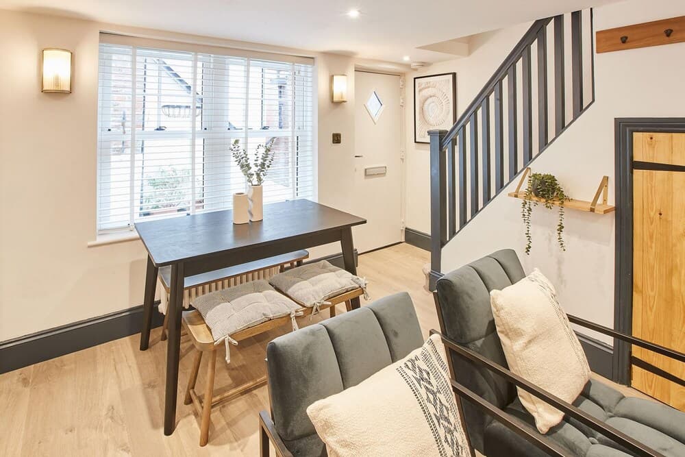 Host Stay Grumbles Cottage