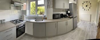 Enjoy Lovely 4 bed Apartment With Garden