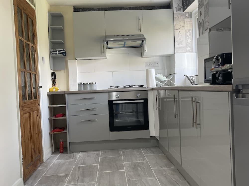 Enjoy Lovely 4 bed Apartment With Garden