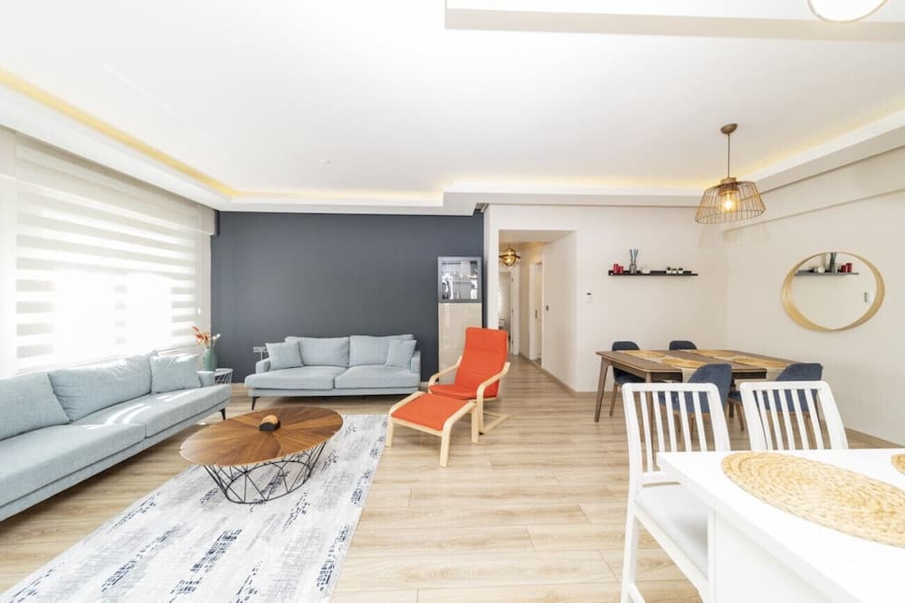 Delightful Flat With Shared Pool in Konyaalti
