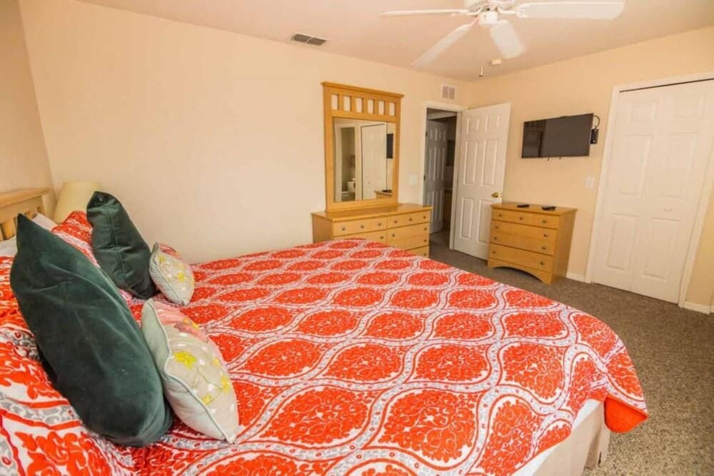 Lynval s Regal Palms Resort Townhome