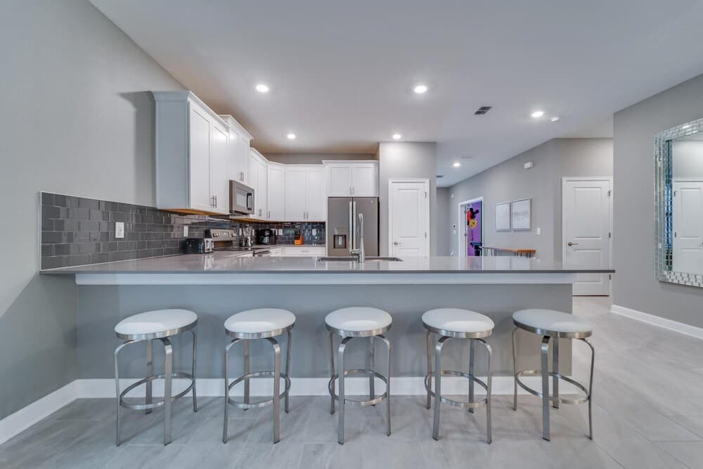 9 Bedroom Family Friendly Retreat - Private Pool