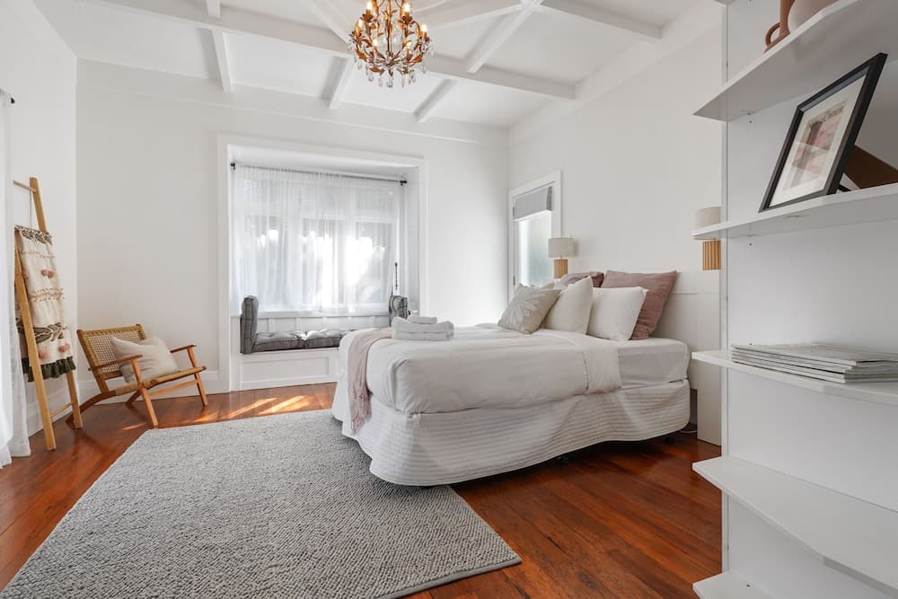 Grey Lynn - Grandeur - Cafe Lifestyle