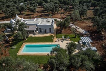 Traditional Trullo la Specchia