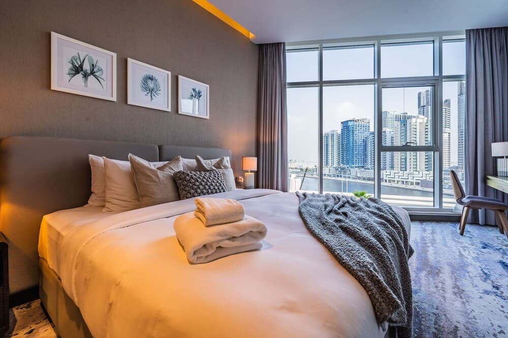 Monty - Eloquent Cozy Studio with Incredible Canal Views