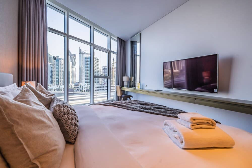 Monty - Eloquent Cozy Studio with Incredible Canal Views