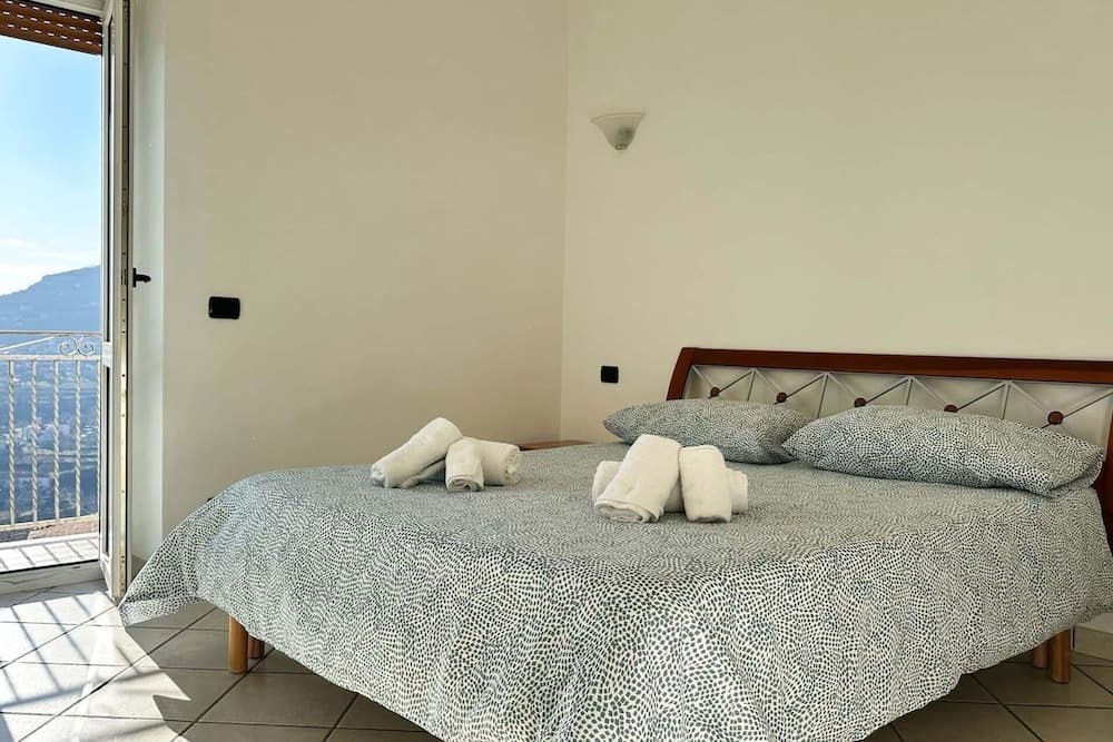 Lovely 6-bed Apartment on the Amalfi Coast